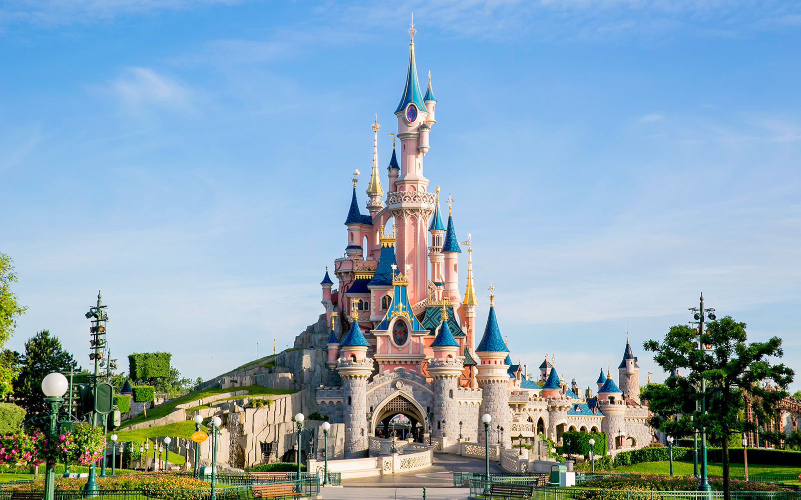 Disneyland Paris Restaurants Experience The Magic And Cuisine